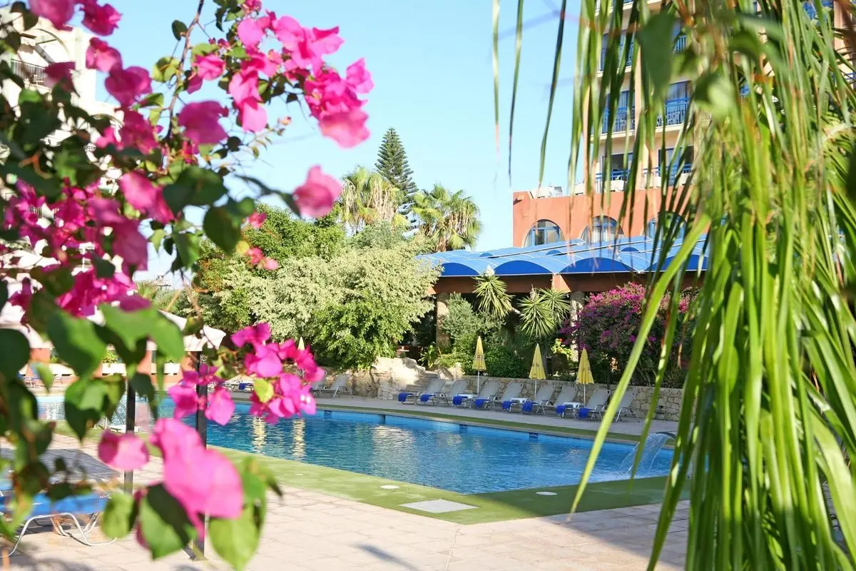 Basen w hotelu Navarria Blue