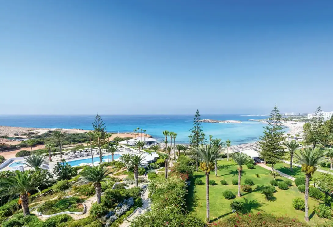 Plaża przy hotelu Nissi Beach Resort