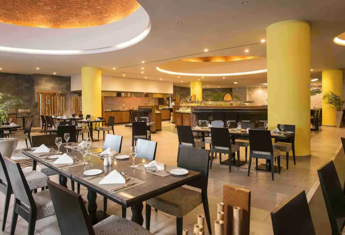 Restauracja i jedzenie w hotelu Novotel Marsa Alam