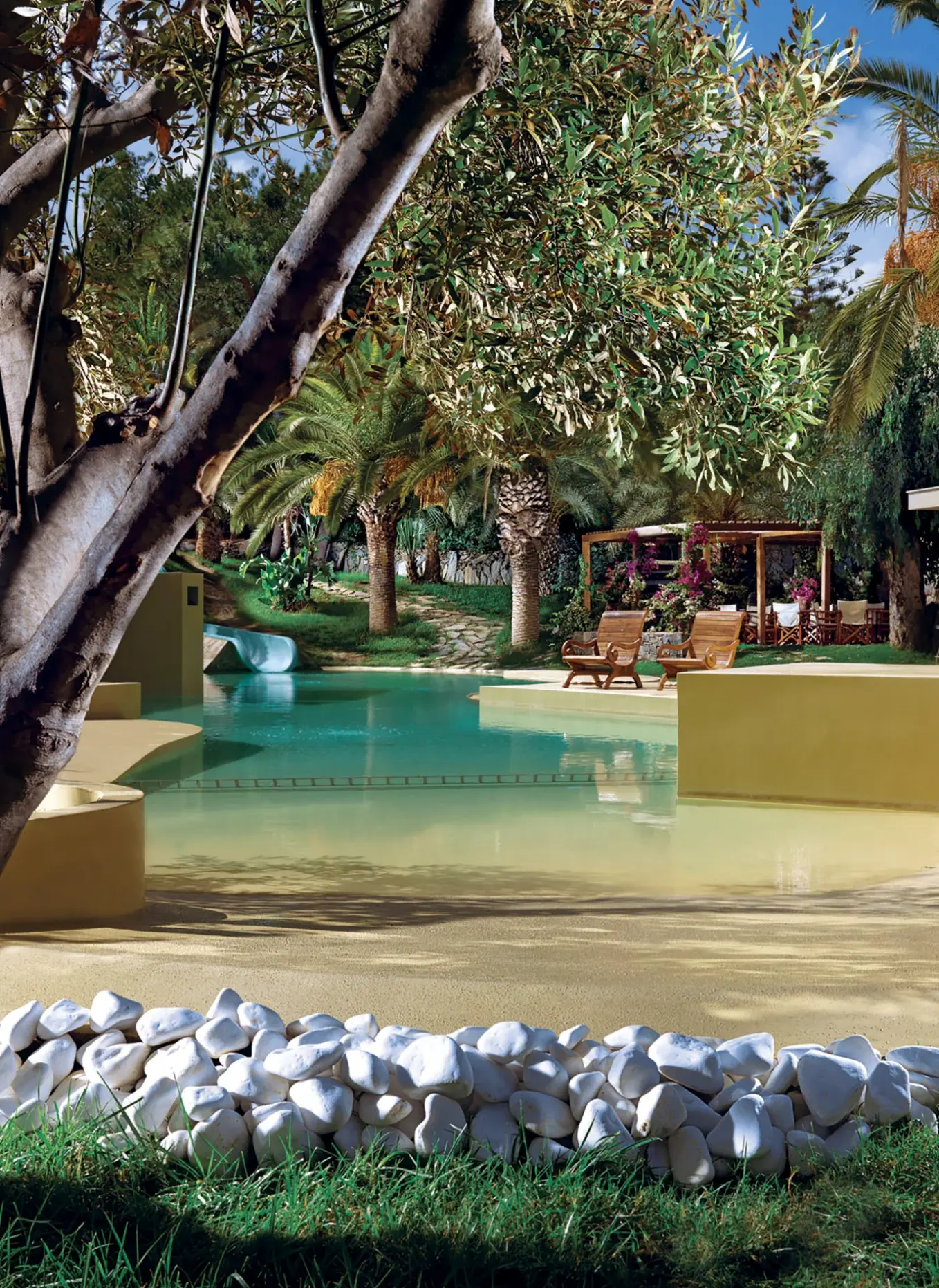 Basen w hotelu Out of the Blue Beach Resort