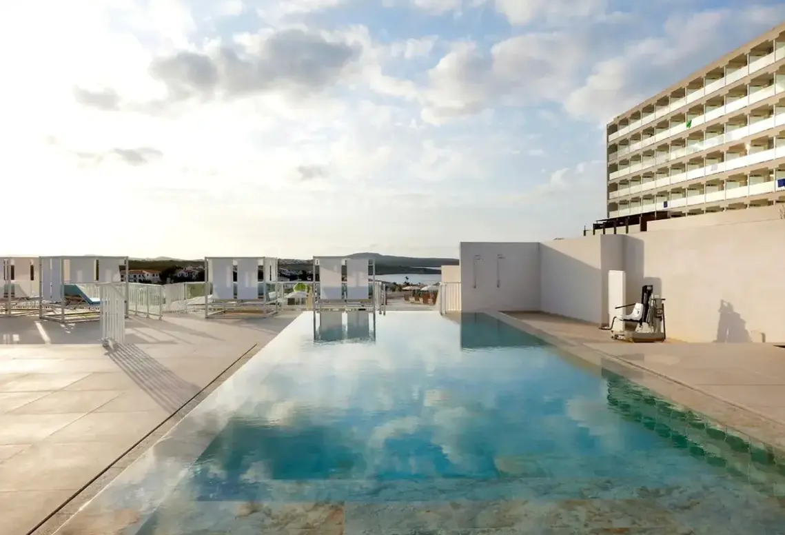 Basen w hotelu Palladium Hotel Menorca