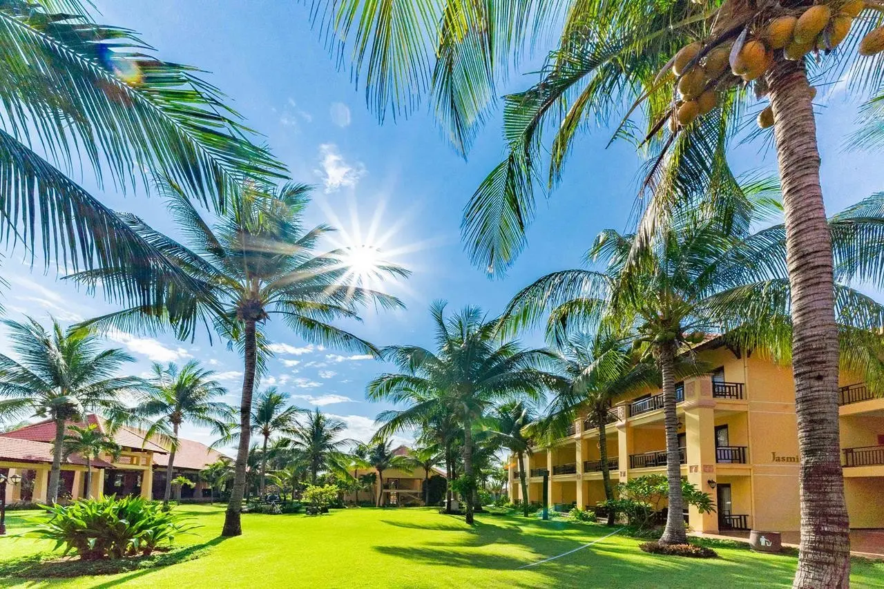 Pandanus Beach Resort & Spa — PANDANUS RESORT