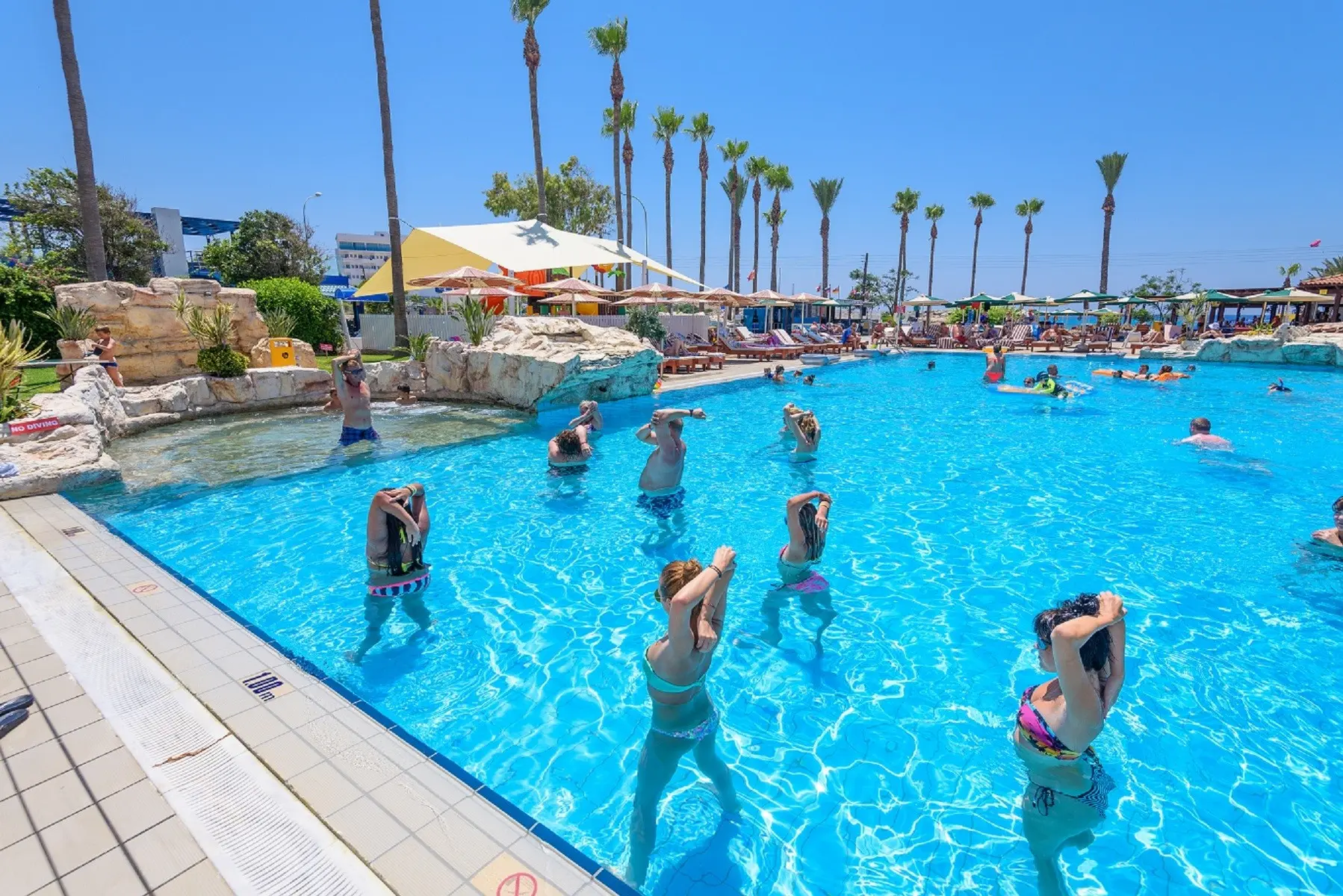 Basen w hotelu Pavlo Napa Beach