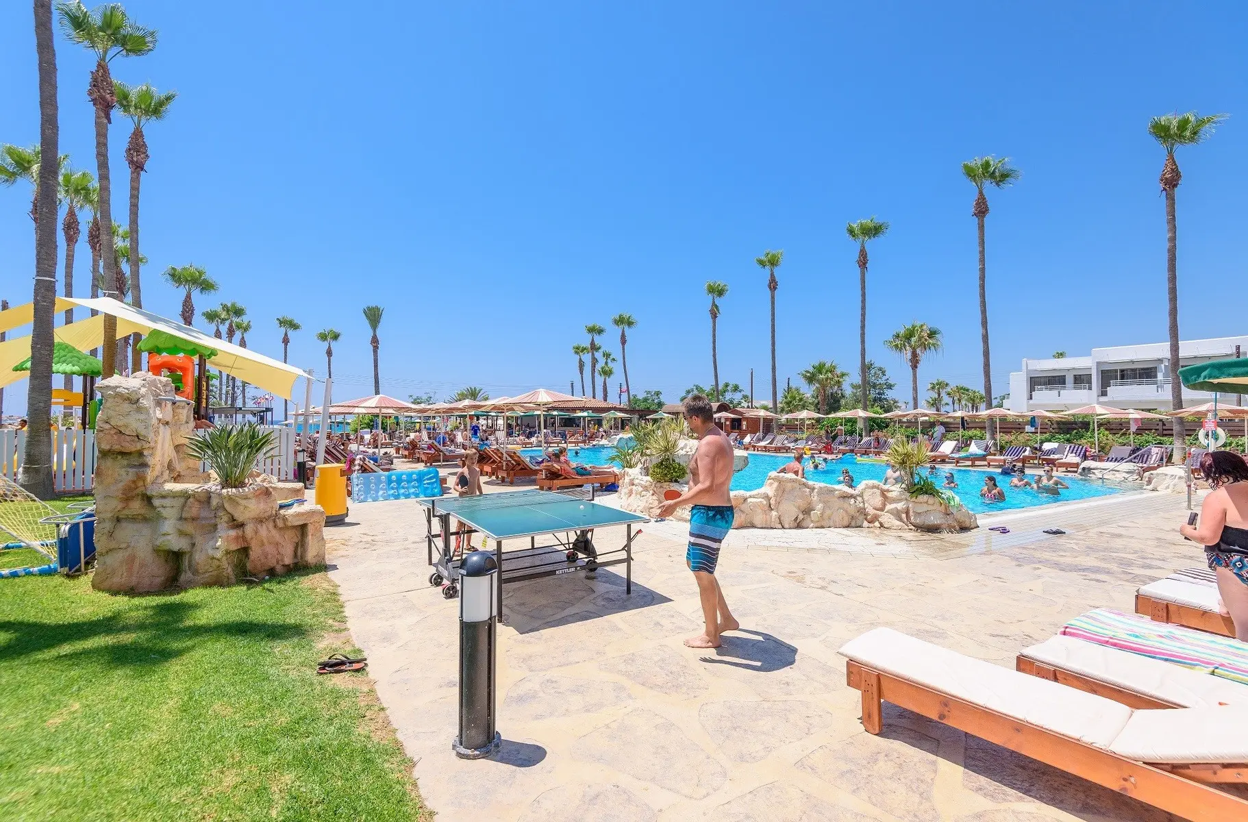 Basen w hotelu Pavlo Napa Beach