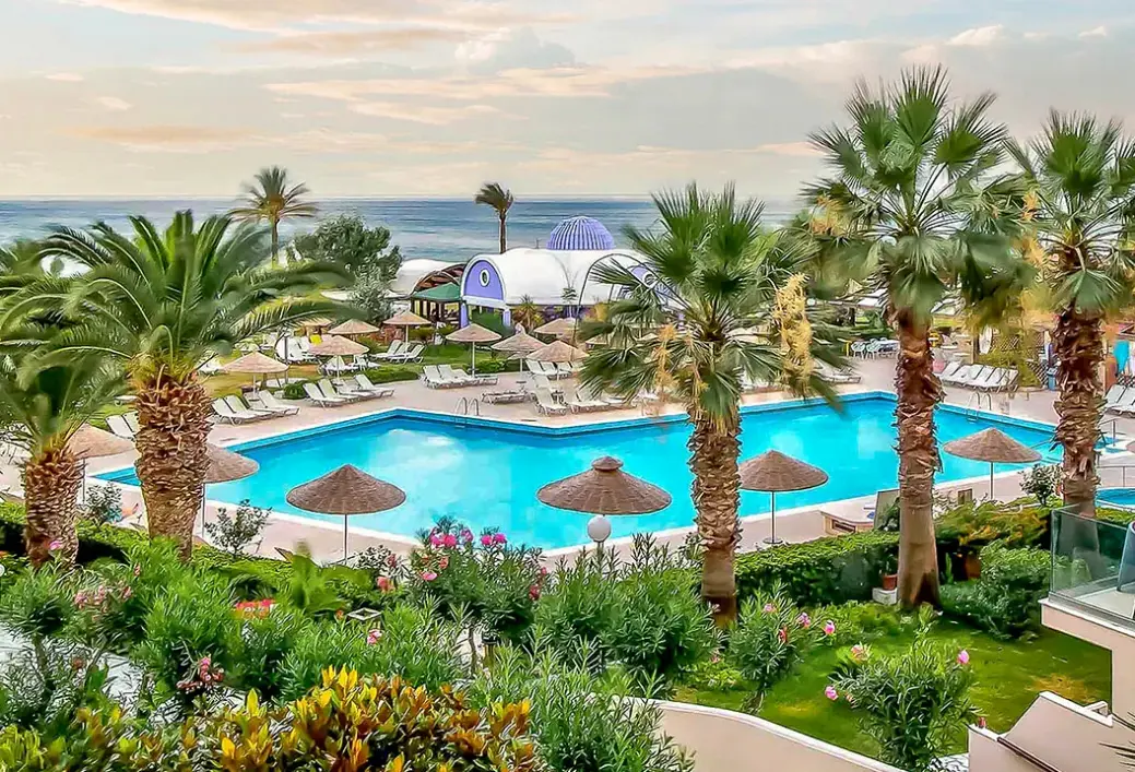 Basen w hotelu Pegasos Beach