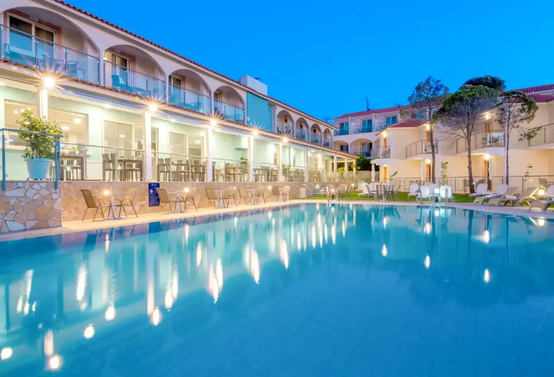 Basen w hotelu Pelagos Zante