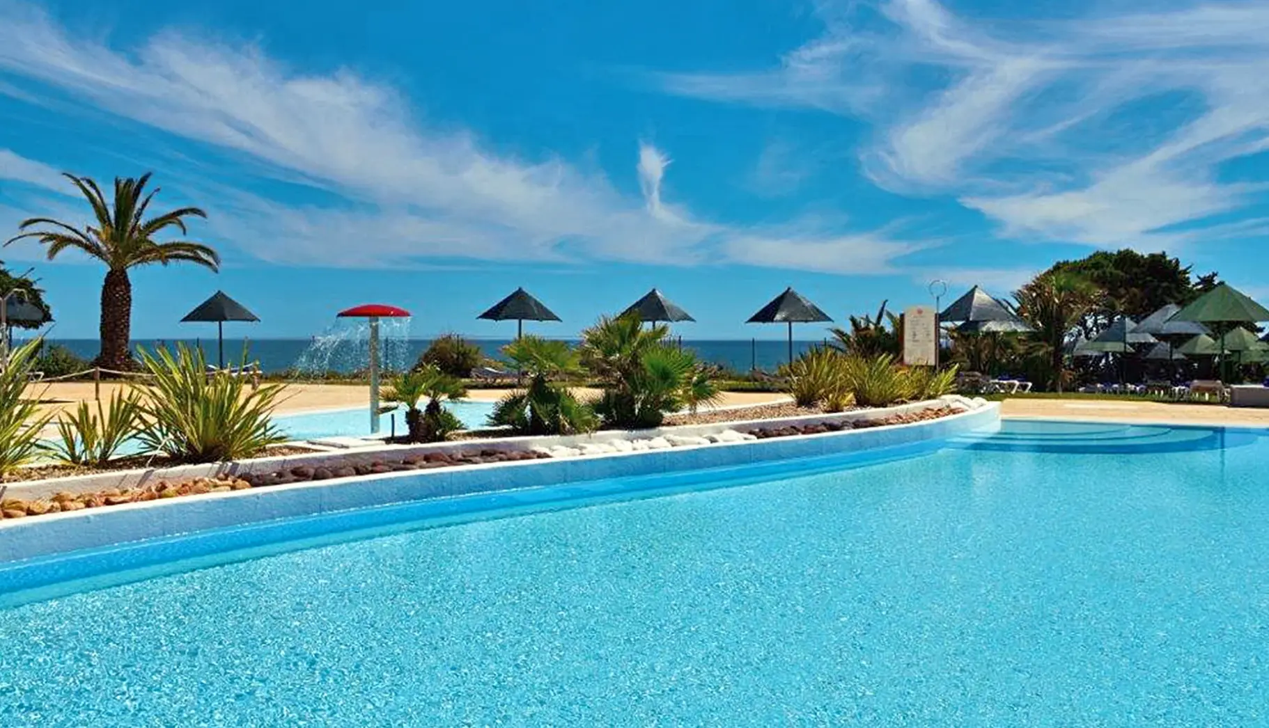 Basen w hotelu Pestana Viking Beach & Golf Resort