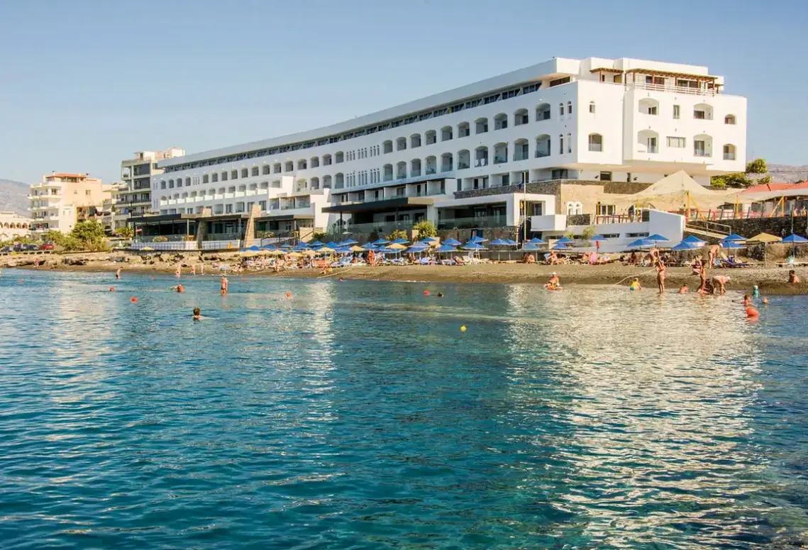 Plaża przy hotelu Petra Mare