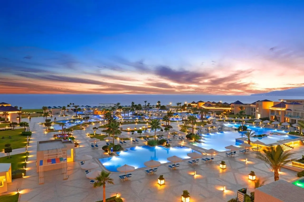 Basen w hotelu Pickalbatros White Beach Resort