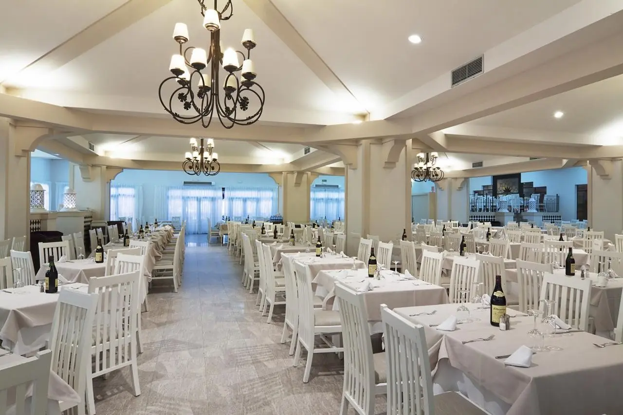Restauracja i jedzenie w hotelu Playacanela