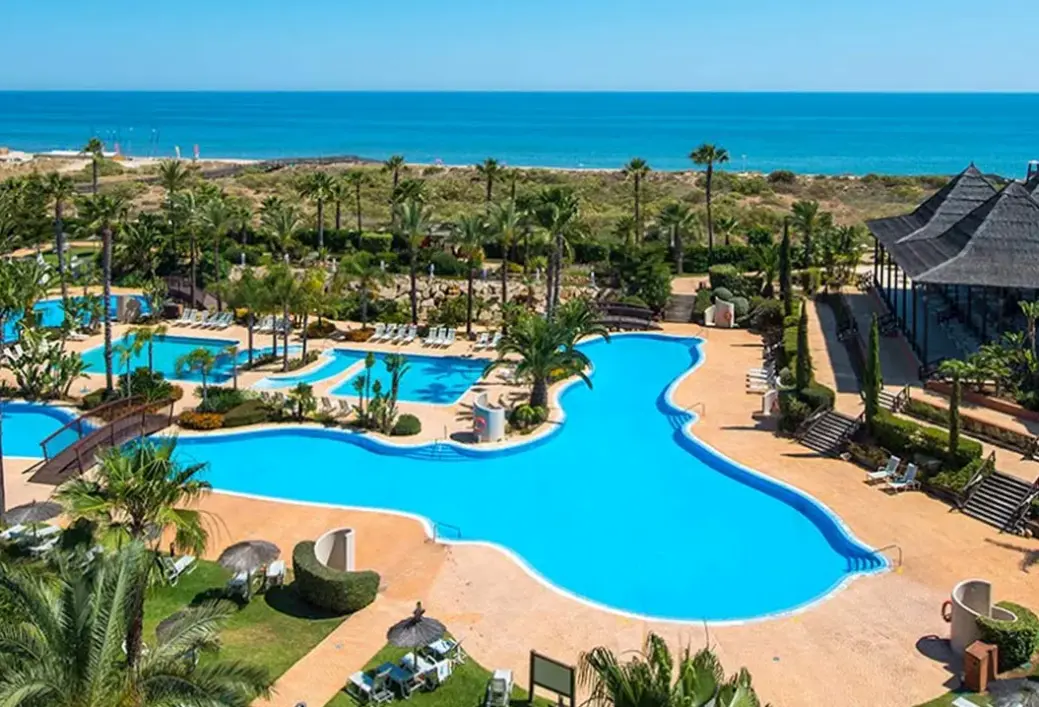 Basen w hotelu Puerto Antilla Grand Hotel