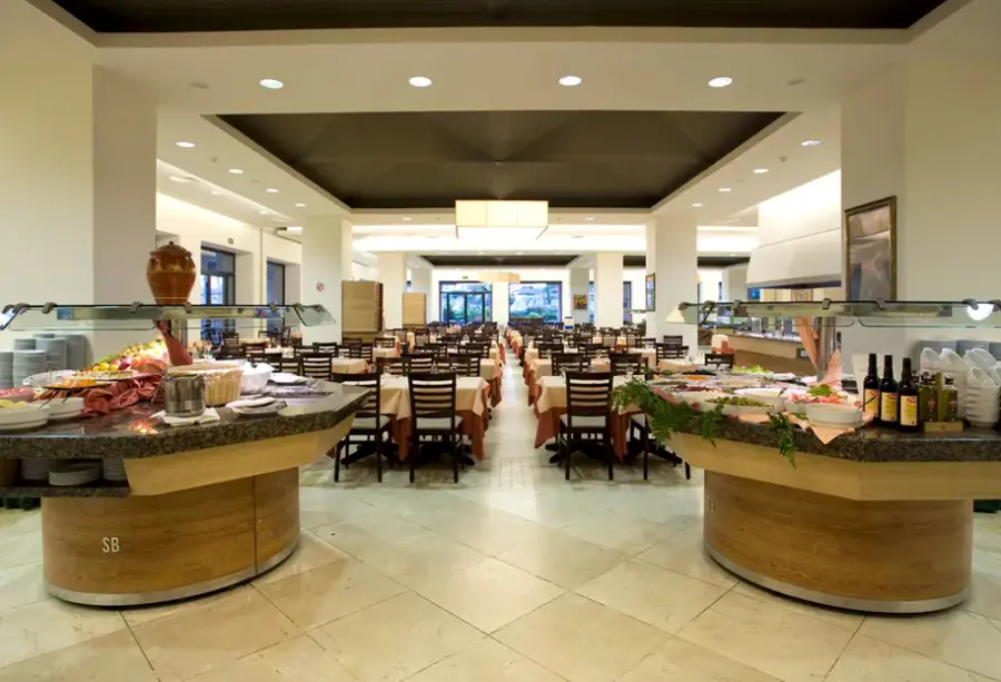 Restauracja i jedzenie w hotelu Puerto Antilla Grand Hotel