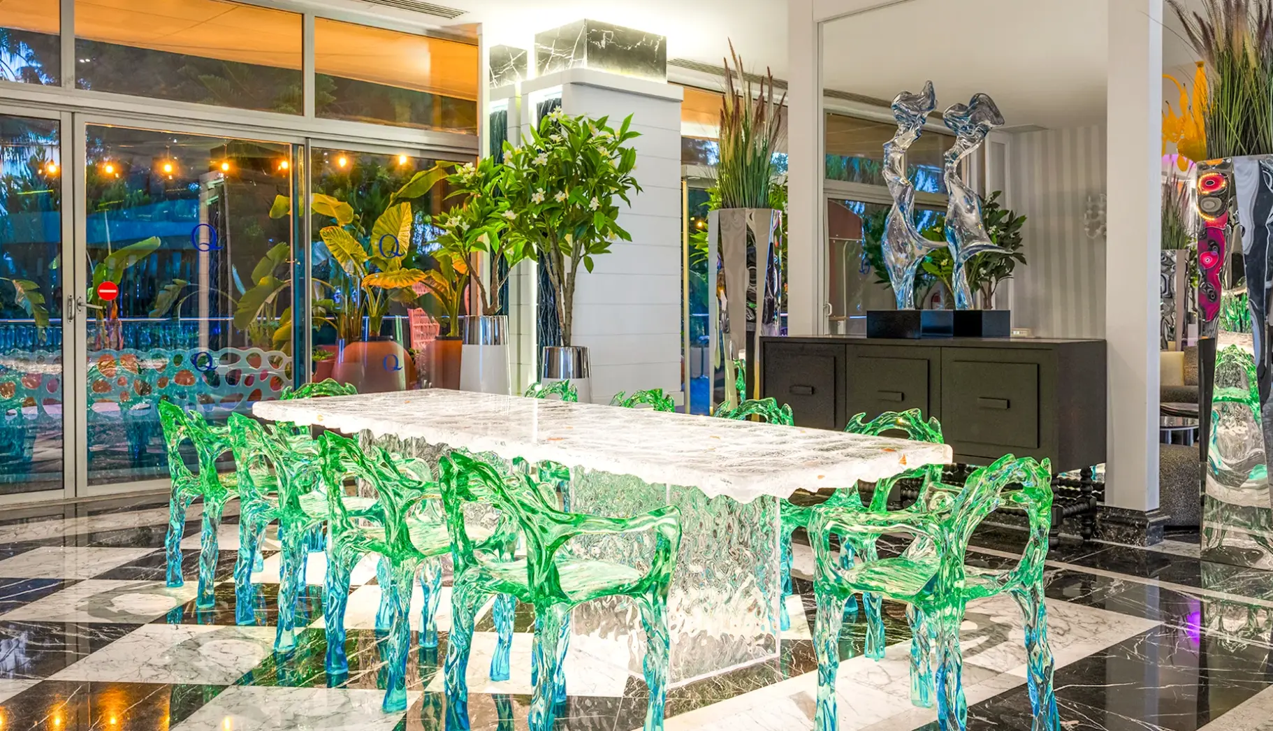 Restauracja i jedzenie w hotelu Q Premium