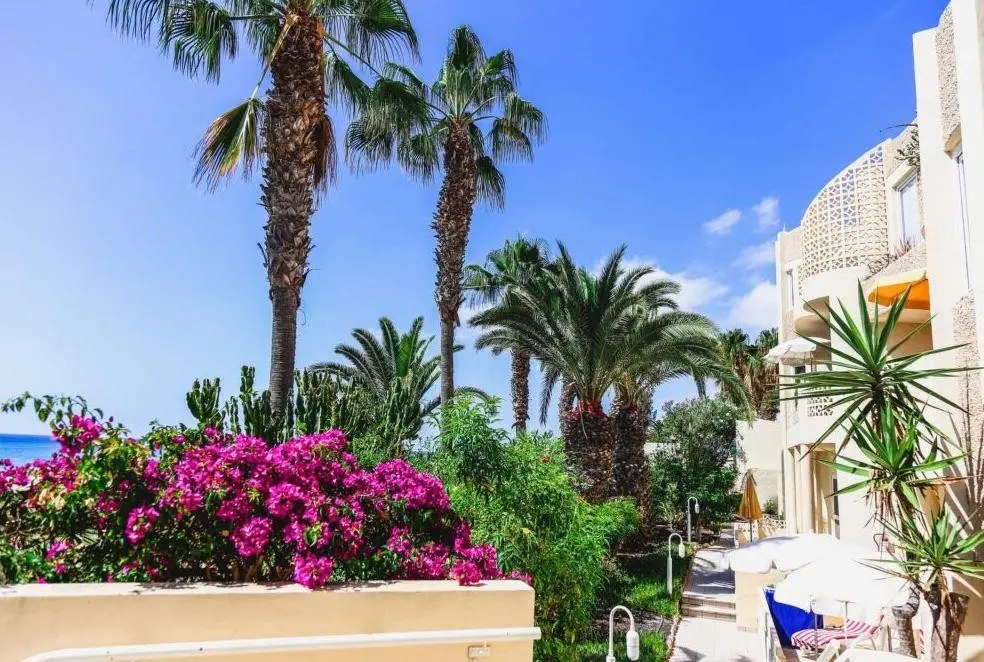 R2 Maryvent Beach Apartment — R2 MARYVENT BEACH APARTMENT