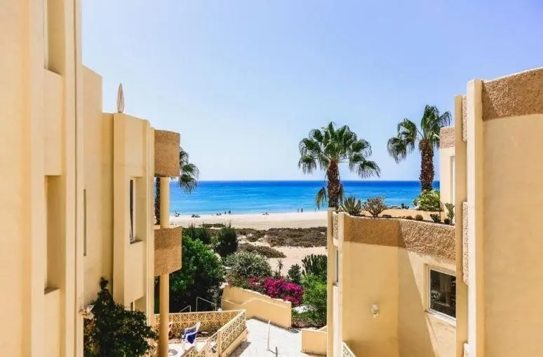 R2 Maryvent Beach Apartment — R2 MARYVENT BEACH APARTMENT