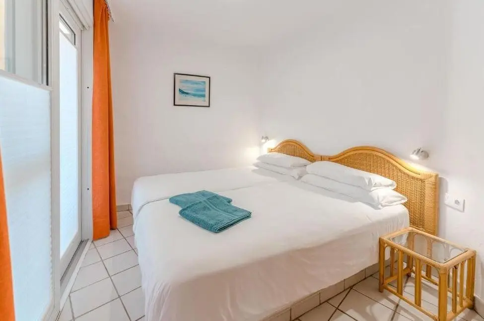 R2 Maryvent Beach Apartment — R2 MARYVENT BEACH APARTMENT