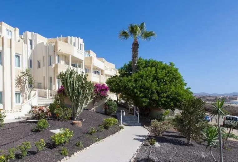 R2 Maryvent Beach Apartment — R2 MARYVENT BEACH APARTMENT