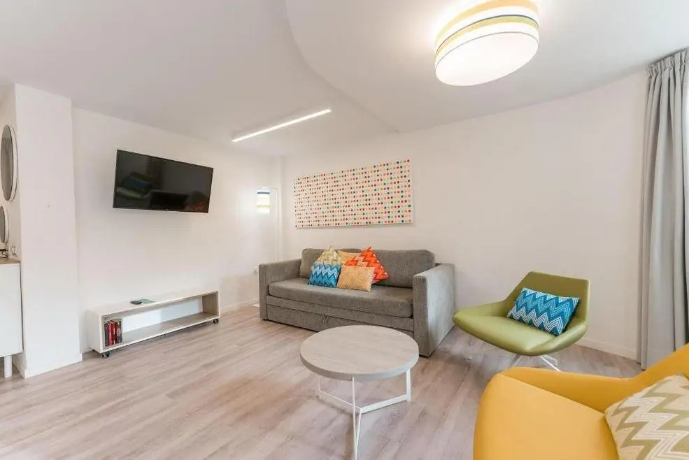 R2 Maryvent Beach Apartment — R2 MARYVENT BEACH APARTMENT