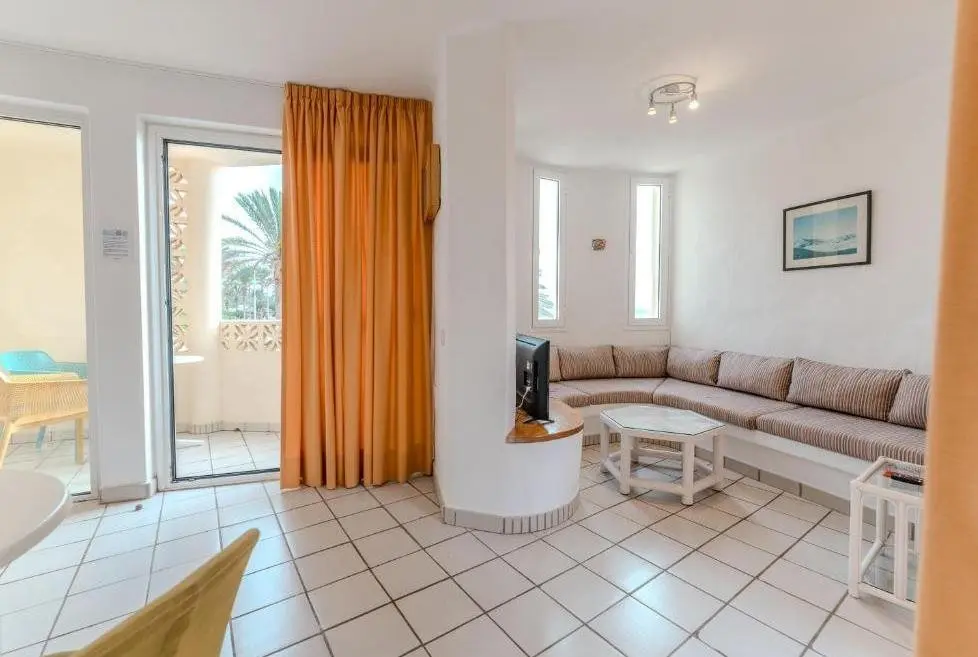 R2 Maryvent Beach Apartment — R2 MARYVENT BEACH APARTMENT