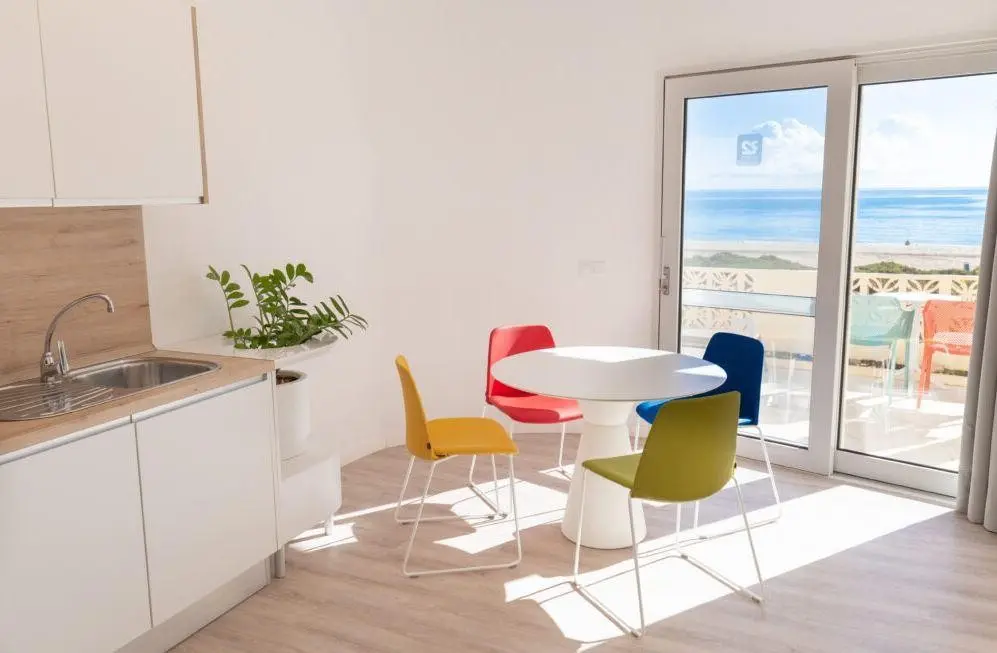 R2 Maryvent Beach Apartment — R2 MARYVENT BEACH APARTMENT