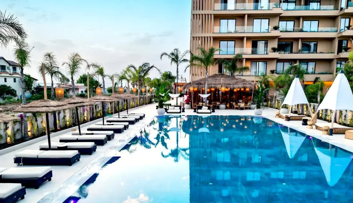 Basen w hotelu Regina Palm Resort