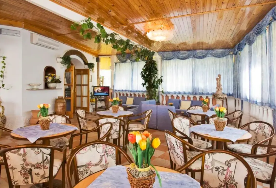 Restauracja i jedzenie w hotelu Riva del Sole