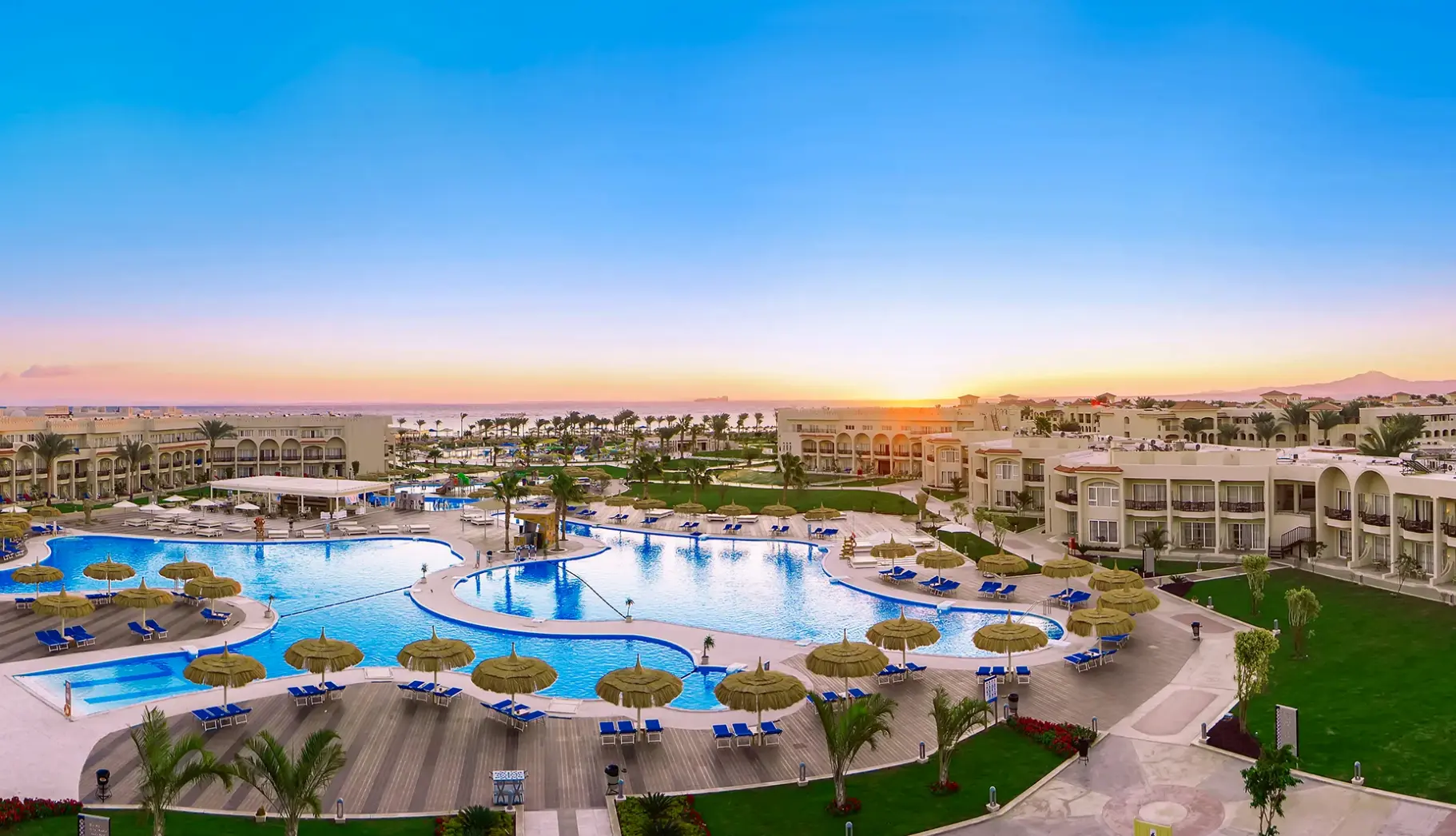 Basen w hotelu Royal Albatros Moderna