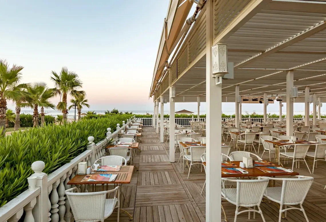 Restauracja i jedzenie w hotelu Royal Alhambra Palace