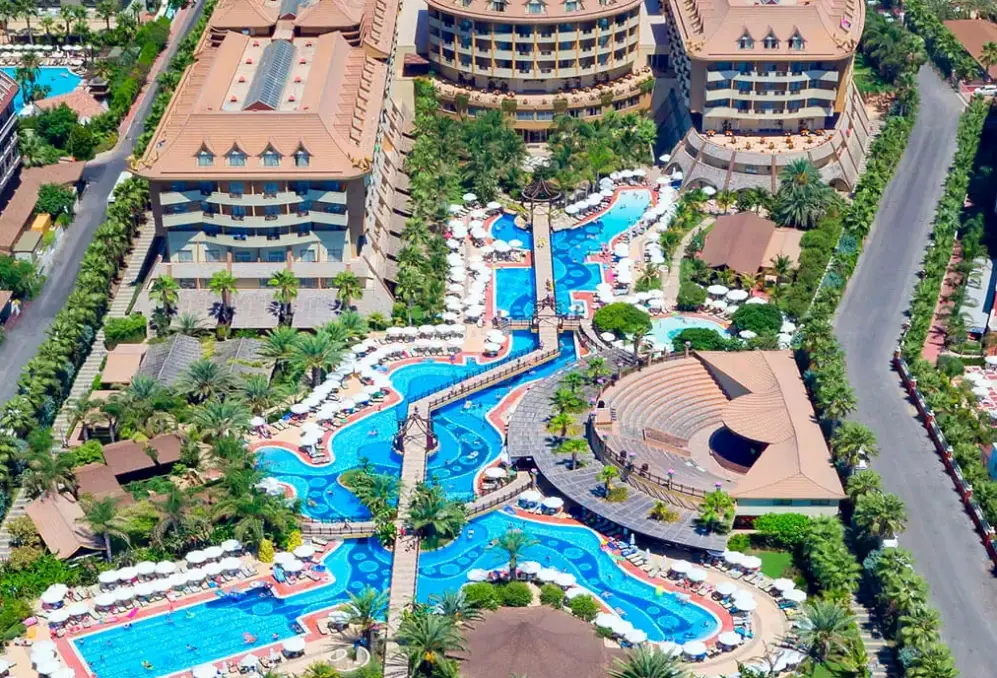 Basen w hotelu Royal Dragon