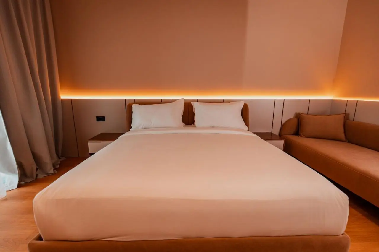 Royal G LUX — ROYAL G DELUXE