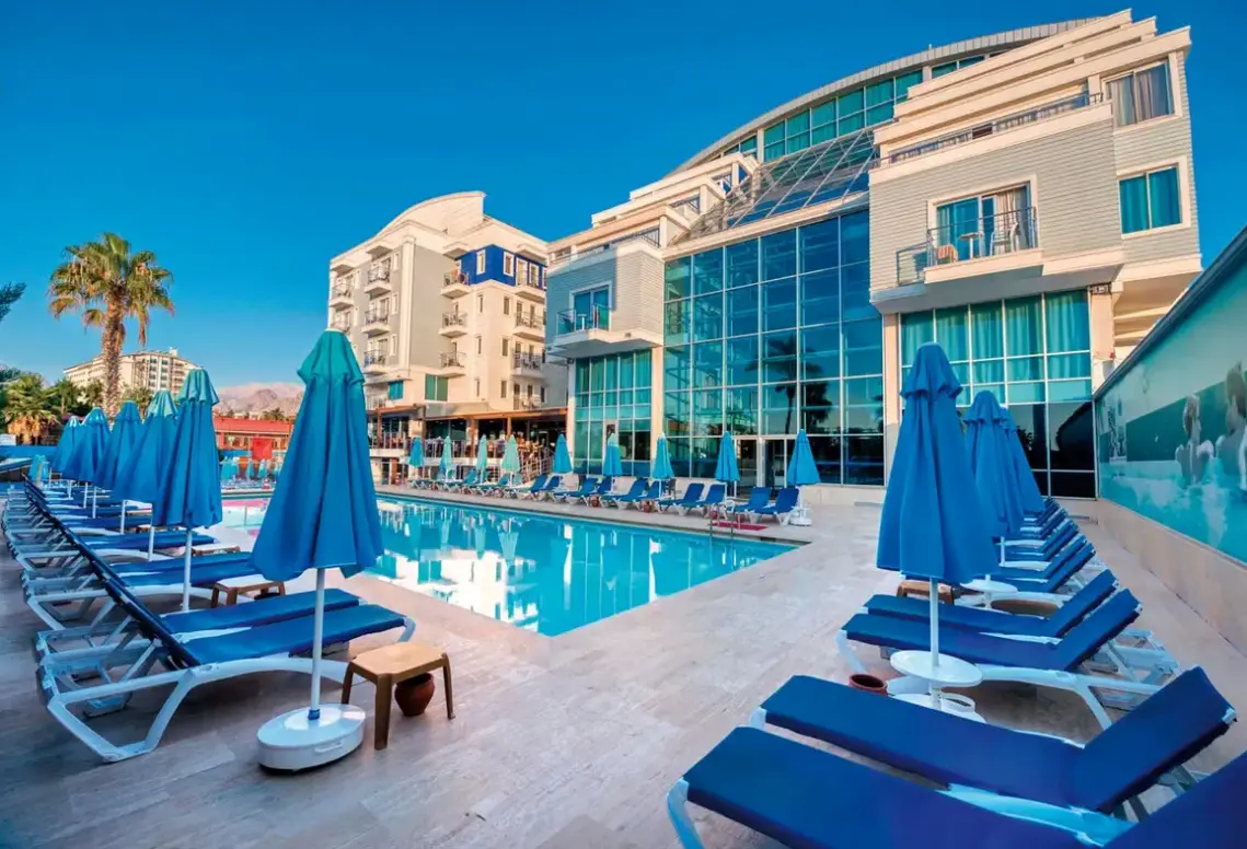 Basen w hotelu Sealife Family Resort