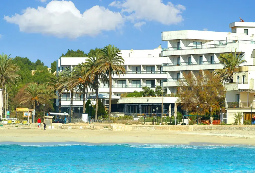 Plaża przy hotelu Serrano Palace