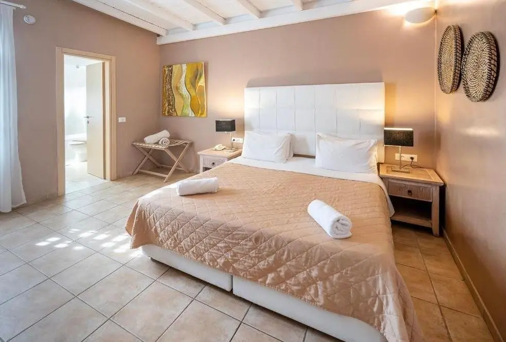 SMY Orizontes Santorini — SMY SANTORINI SUITES & VILLAS