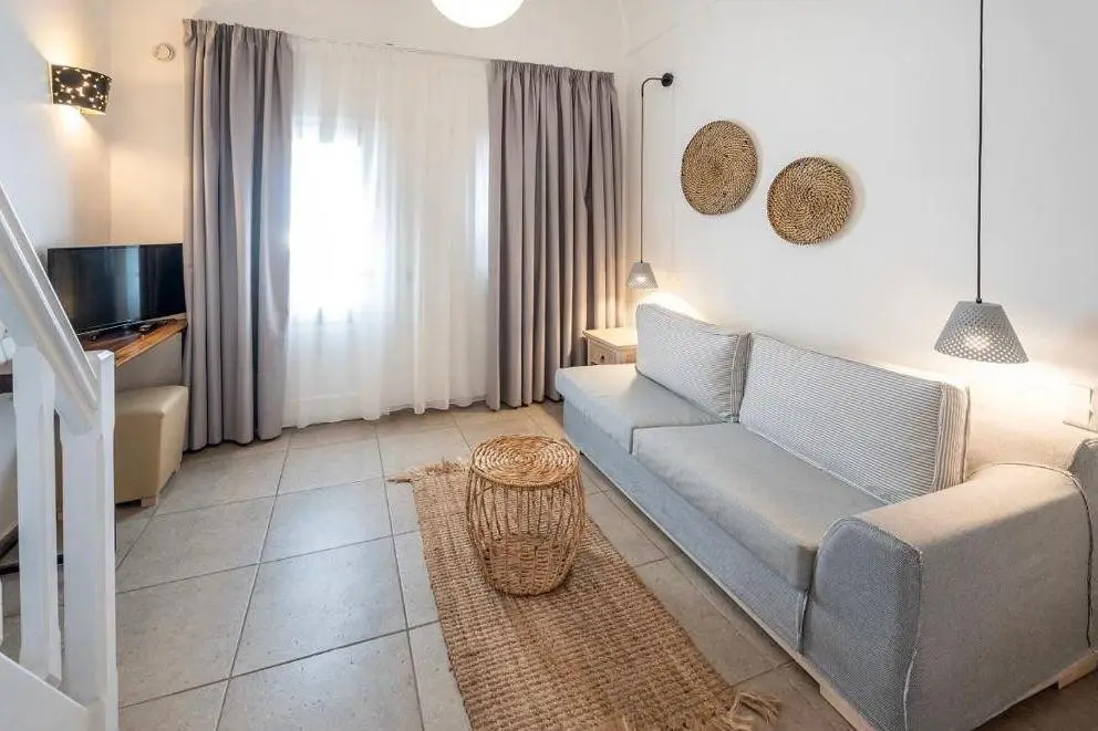 SMY Orizontes Santorini — SMY SANTORINI SUITES & VILLAS