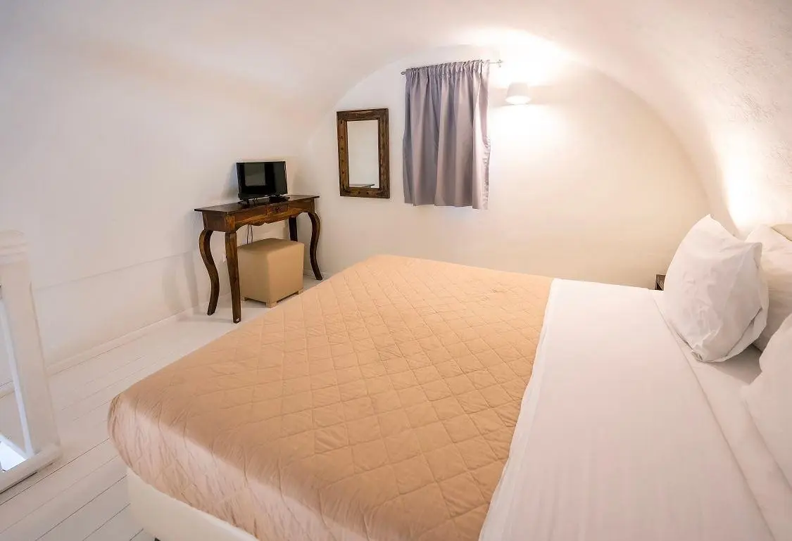 SMY Orizontes Santorini — SMY SANTORINI SUITES & VILLAS