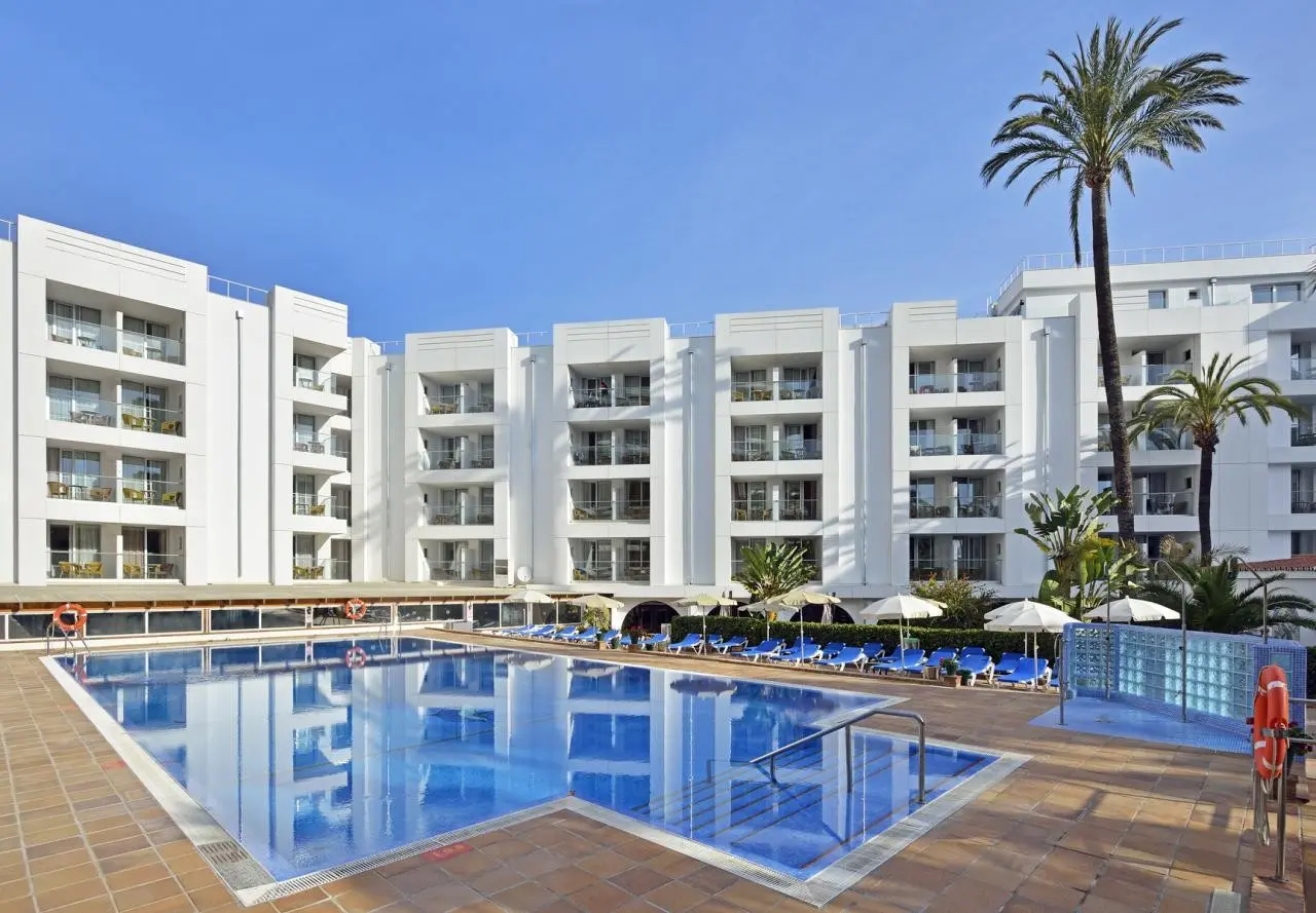 Basen w hotelu Sol Torremolinos Don Pedro