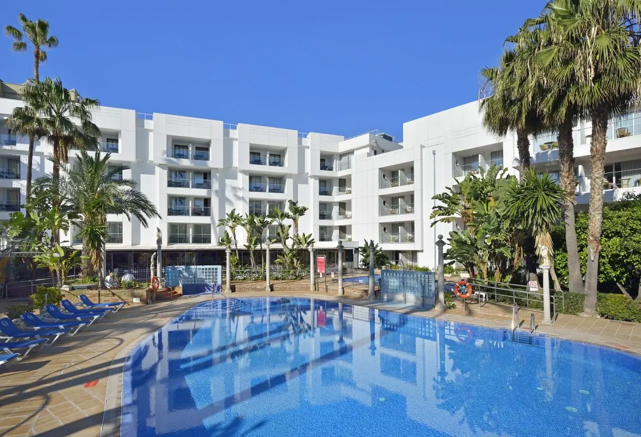 Basen w hotelu Sol Torremolinos Don Pedro