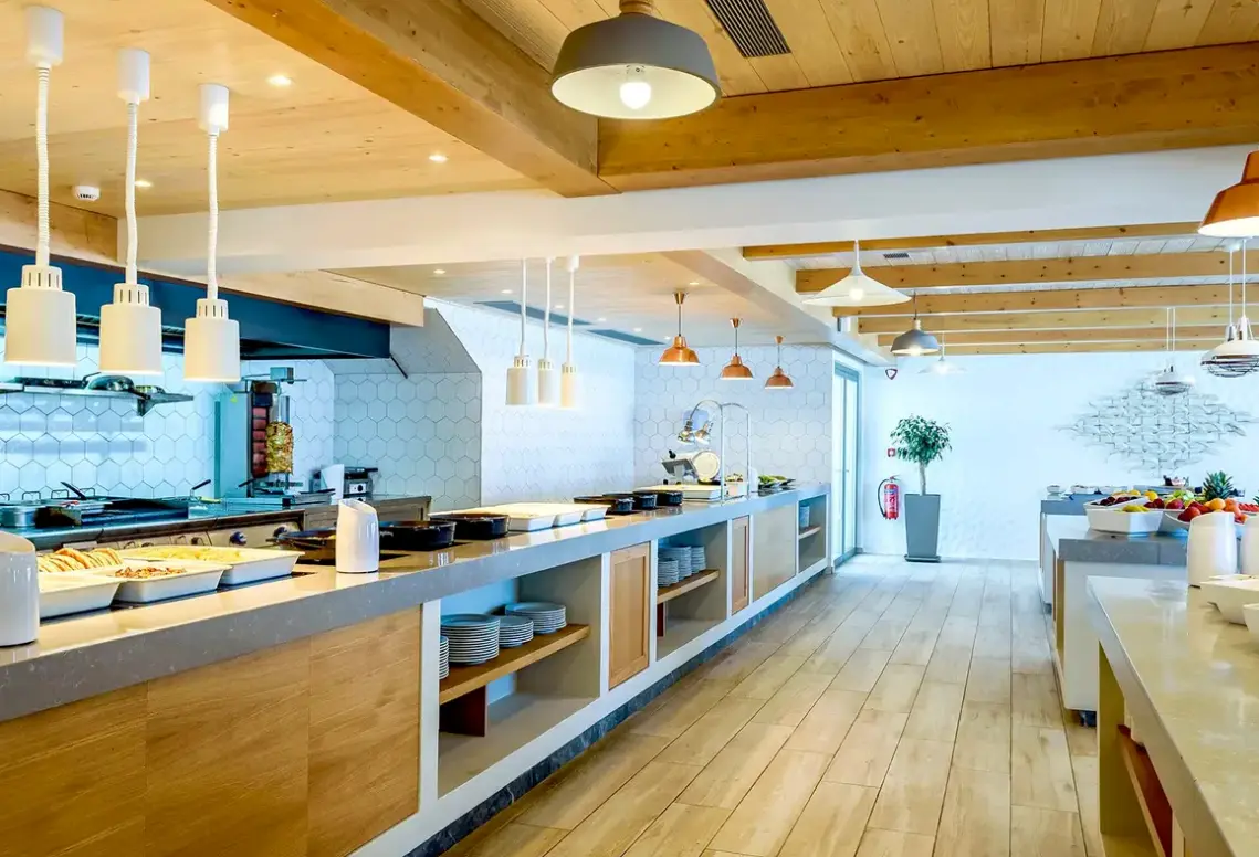 Restauracja i jedzenie w hotelu Solimar White Pearl
