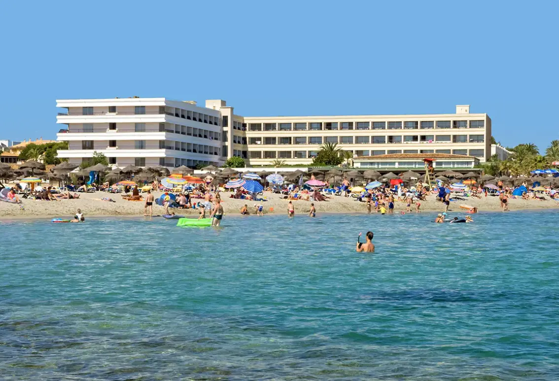 Plaża przy hotelu Son Baulo