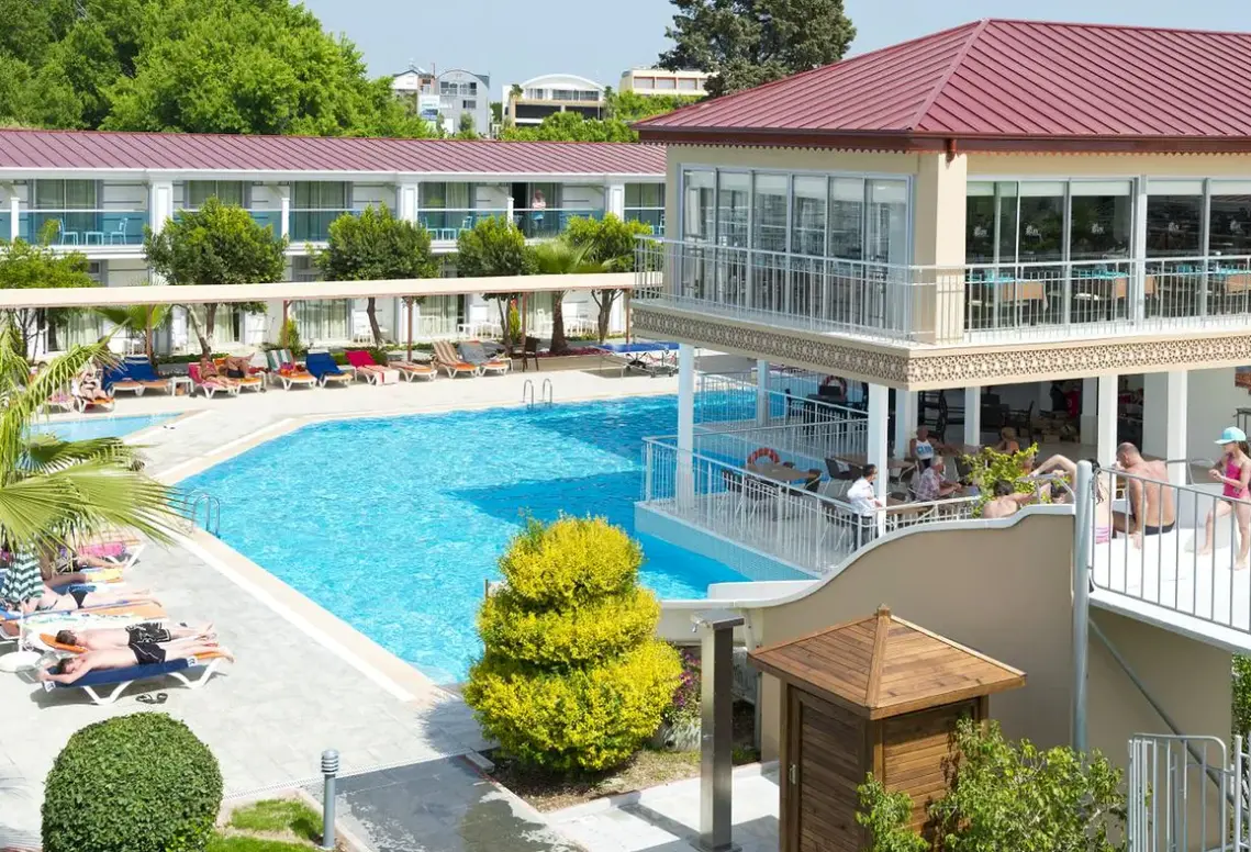 Basen w hotelu Sun Club Side