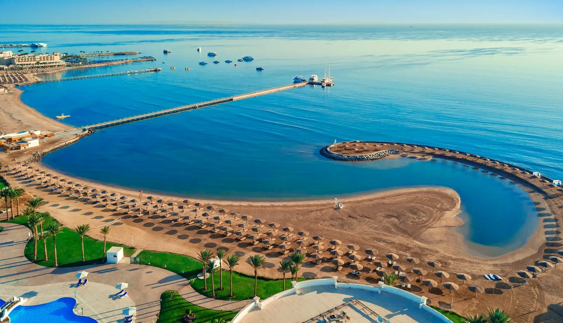 Plaża przy hotelu Sunrise Alma Bay