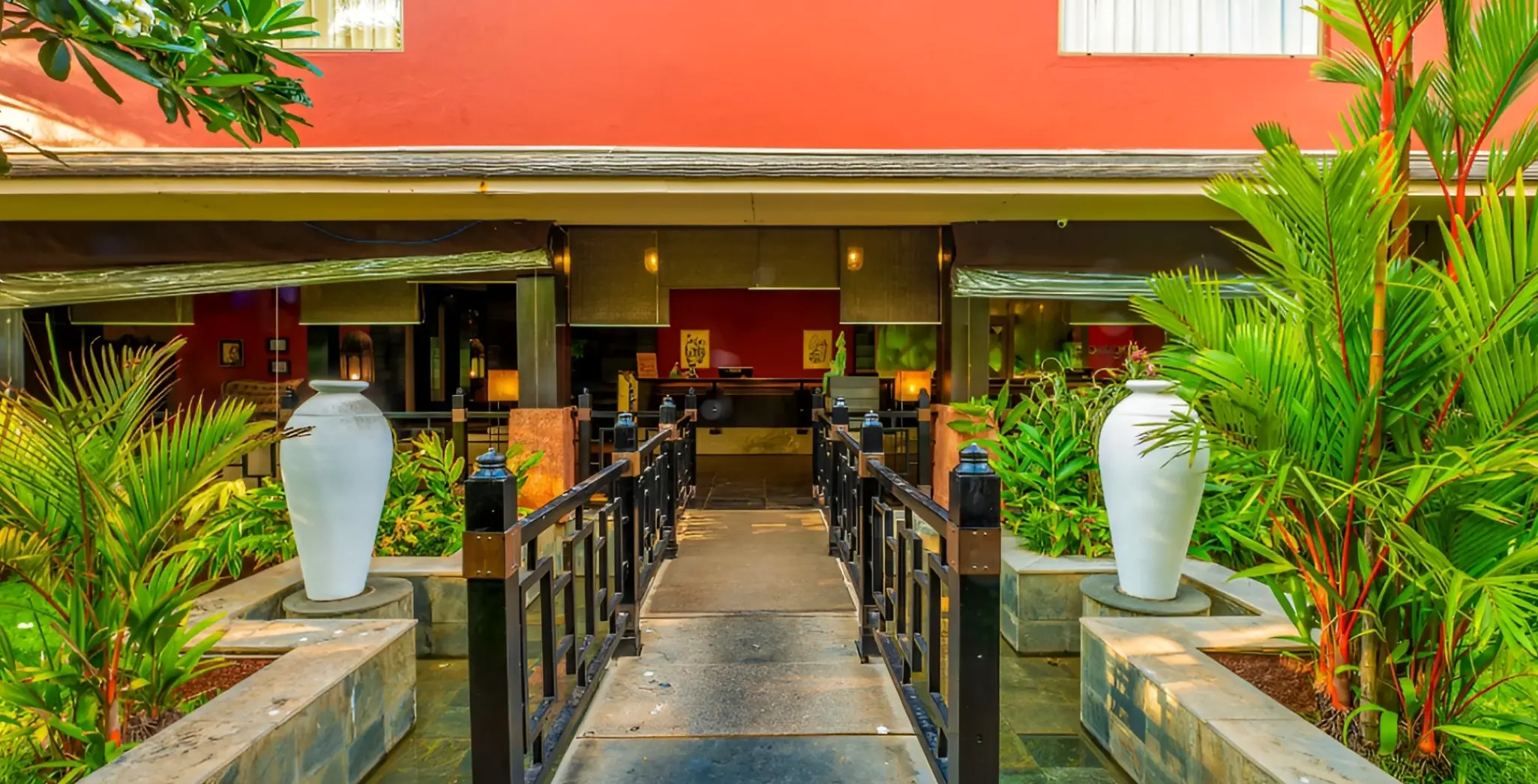 Obiekt hotelu The O Hotel Goa, Candolim Beach