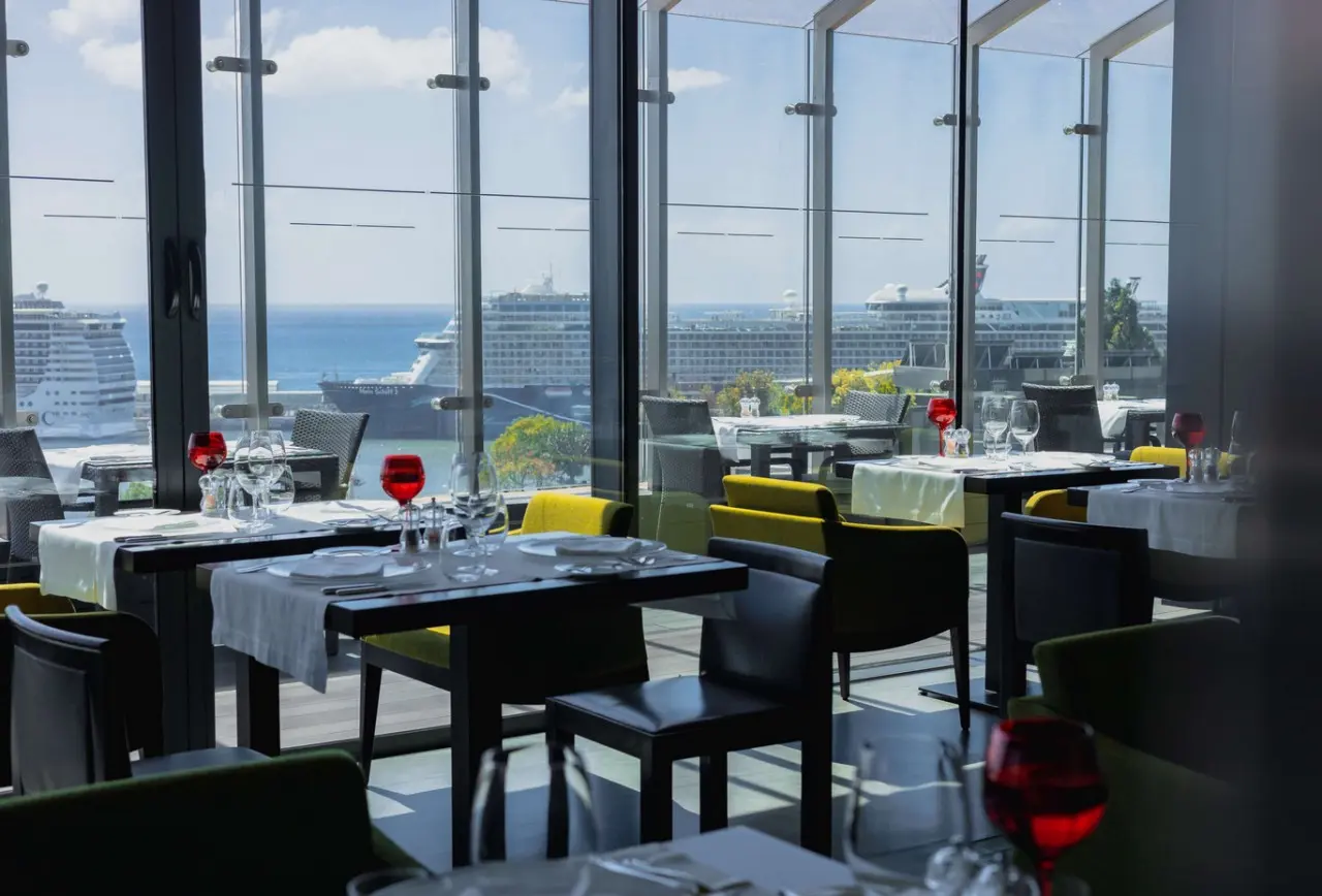 Restauracja i jedzenie w hotelu The Vine Hotel