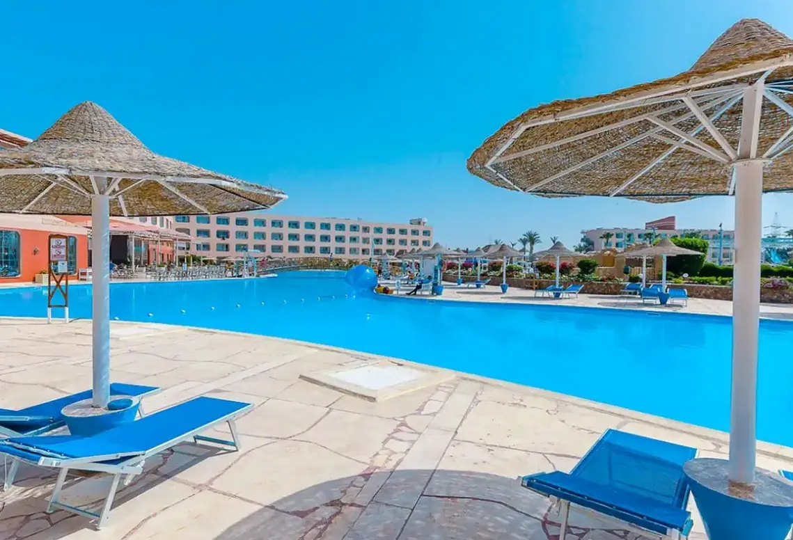 Basen w hotelu Titanic Beach Spa & Aqua Park