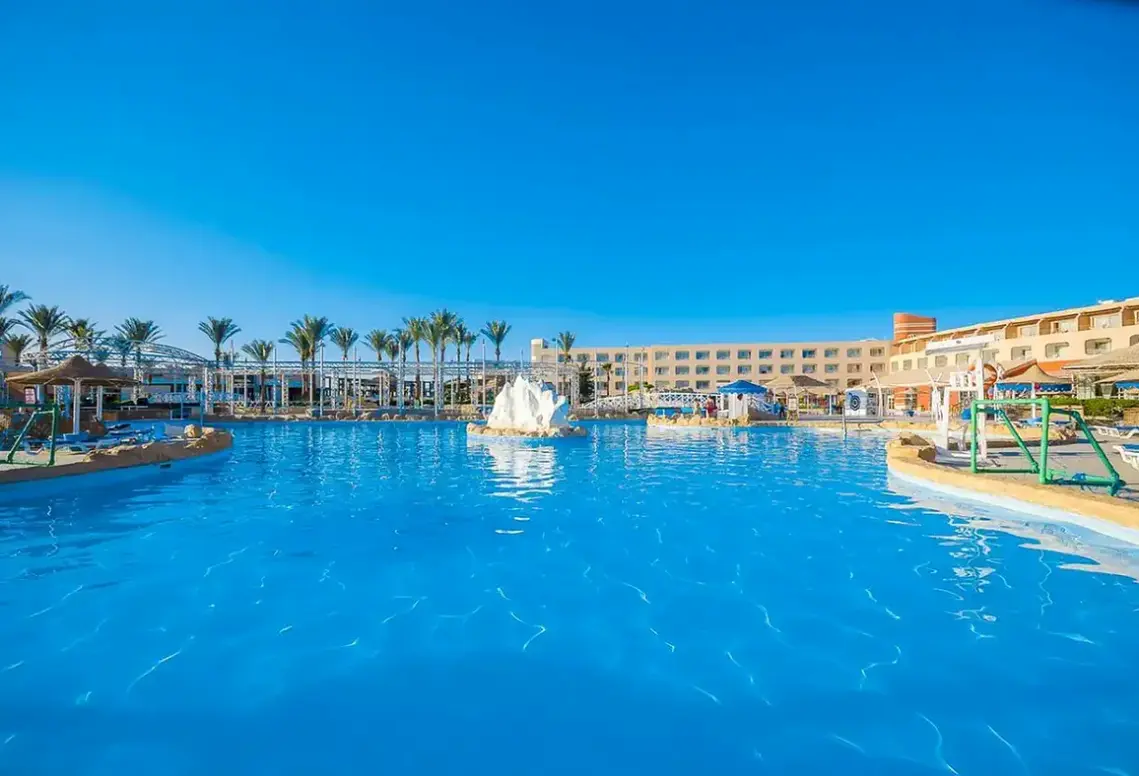 Basen w hotelu Titanic Beach Spa & Aqua Park