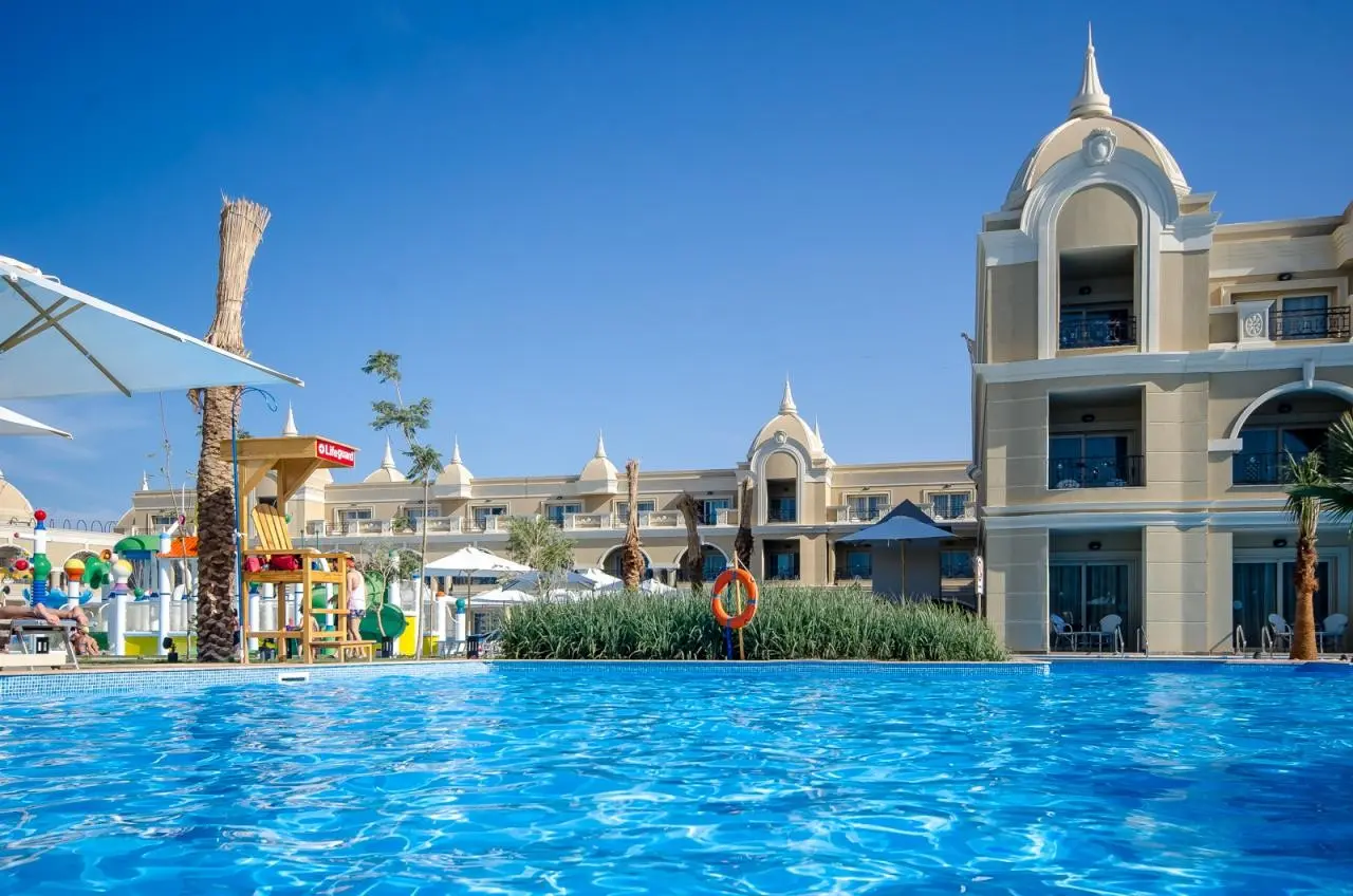 Titanic Royal — TITANIC ROYAL RESORT