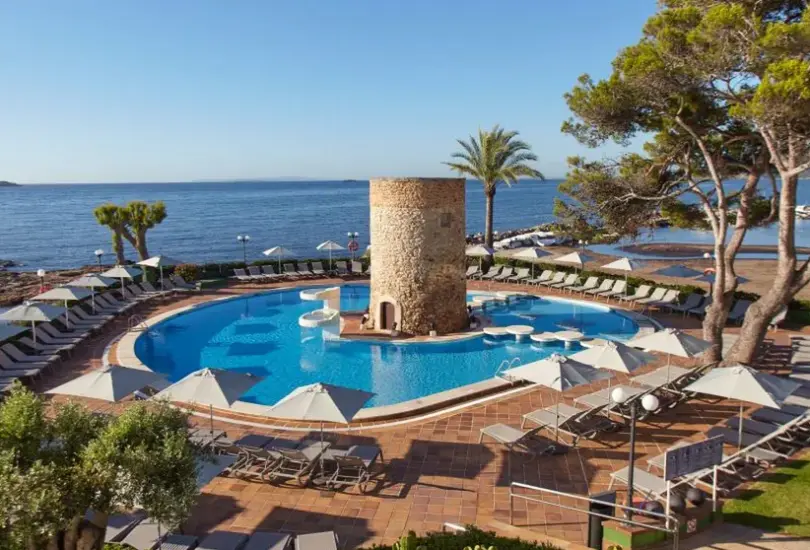 Basen w hotelu Torre Del Mar Hotel