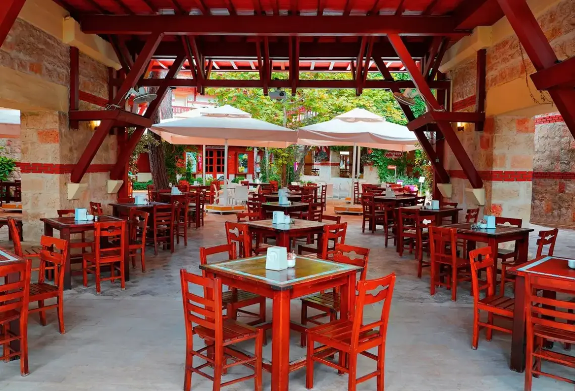 Restauracja i jedzenie w hotelu Ulusoy Kemer Holiday Club