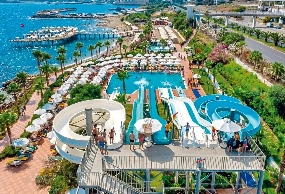 Basen w hotelu Vikingen Infinity Resort & Spa