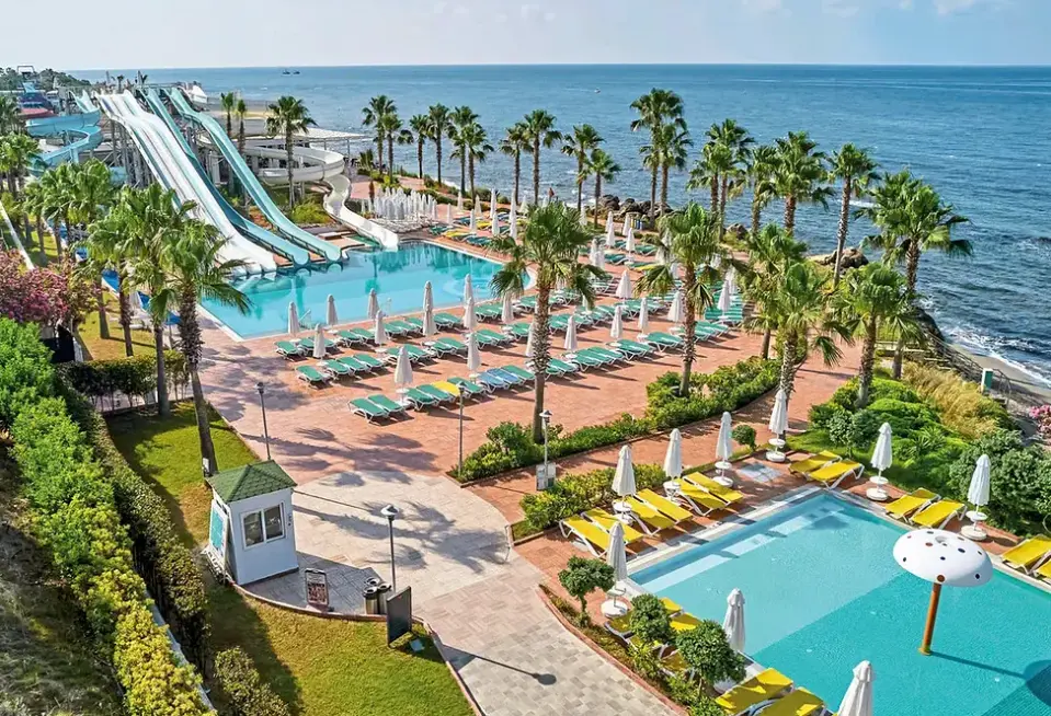 Basen w hotelu Vikingen Infinity Resort & Spa